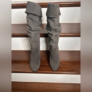 Baker’s Women’s Pull up Slouch Bonnie Boots, size 9, Gray, Suede, Preowned